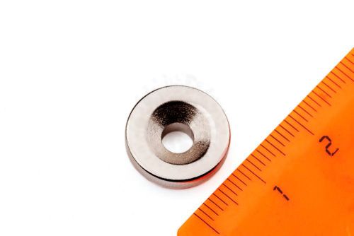 Неодимовый магнит диск 15х3мм с зенковкой 4,5/7 в наличии фото 2